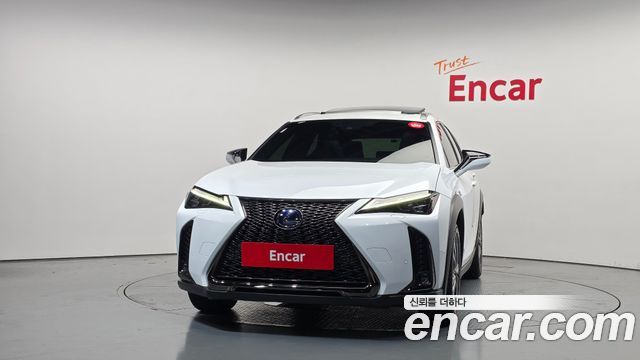 Lexus UX 250h 2.0 F-Sport 2WD - фото 2