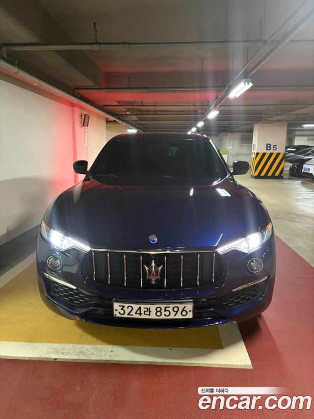 Maserati Levante 3.0 Diesel AWD GranLusso - фото 0