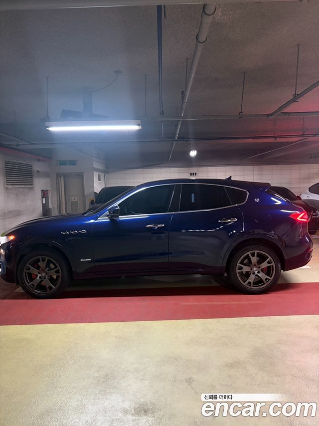 Maserati Levante 3.0 Diesel AWD GranLusso - фото 1