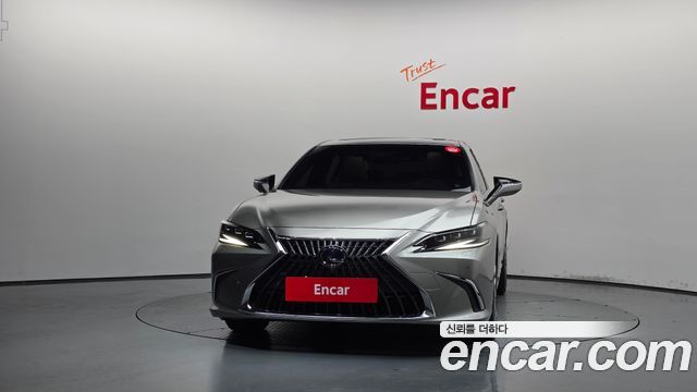 Lexus ES 300h 7-го поколения Executive - фото 2