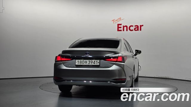 Lexus ES 300h 7-го поколения Executive - фото 3