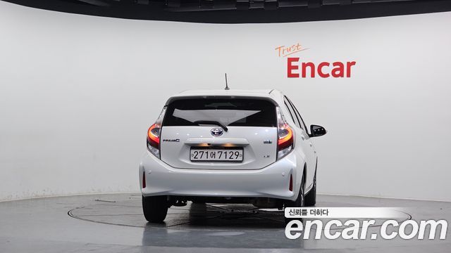 Toyota Prius 1.5 - фото 3