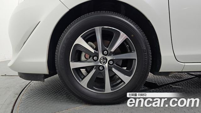 Toyota Prius 1.5 - фото 4