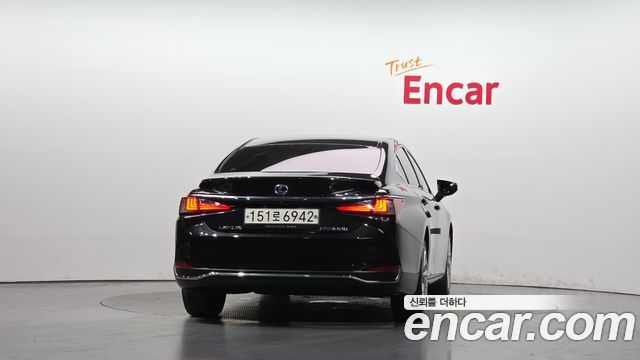 Lexus ES 300h 7-го поколения Executive - фото 3