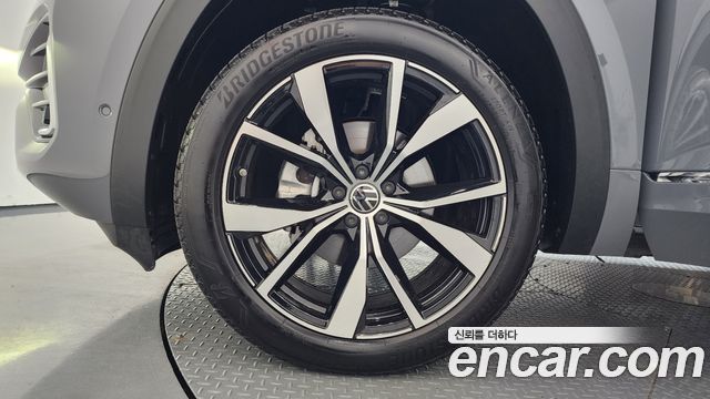 Volkswagen Atlas 2.0 TSI R-LINE 6-Seater - фото 4