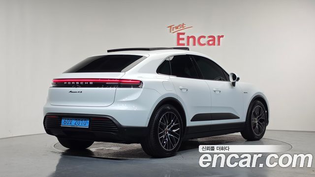 Porsche Macan EV 4S - фото 1