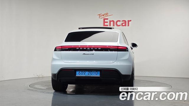Porsche Macan EV 4S - фото 3