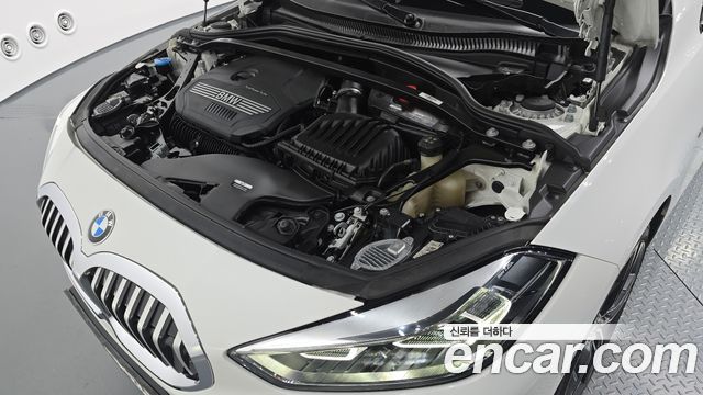 BMW 1 Series F40 120i M Sports - фото 4