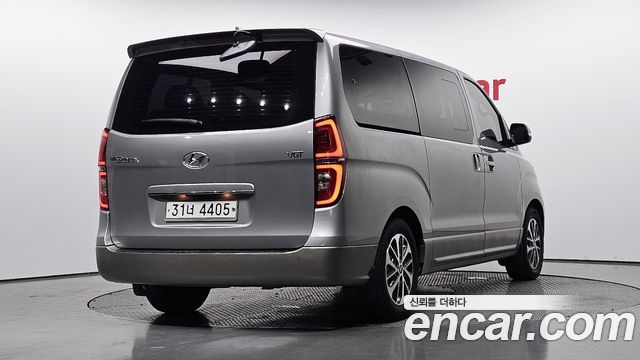 Hyundai Starex New Urban 9-Seater Exclusive - фото 1