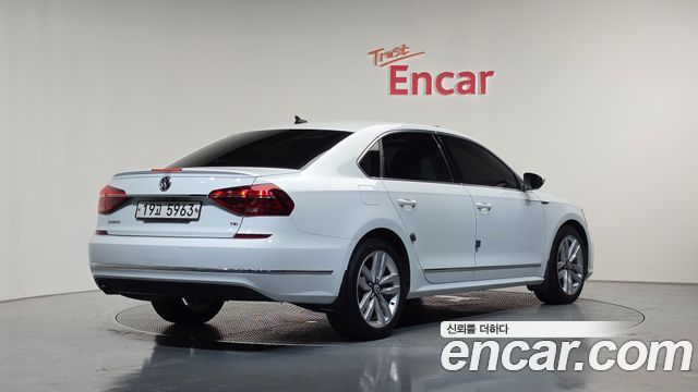 Volkswagen Passat New 2.0 TSI B7 - фото 1