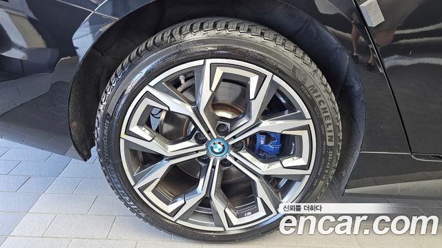 BMW i4 eDrive40 M Sports - фото 4