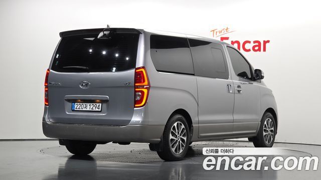 Hyundai Starex New Urban 9-Seater Exclusive - фото 0
