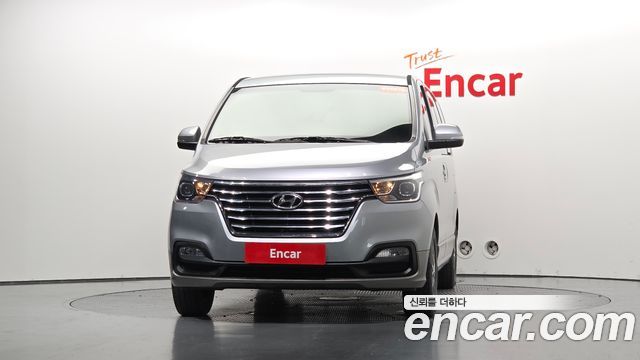 Hyundai Starex New Urban 9-Seater Exclusive - фото 1