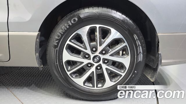 Hyundai Starex New Urban 9-Seater Exclusive - фото 3