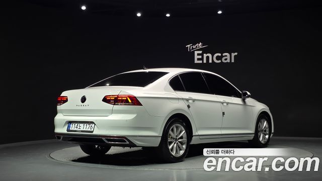 Volkswagen Passat B8 2.0 TDI Premium - фото 1