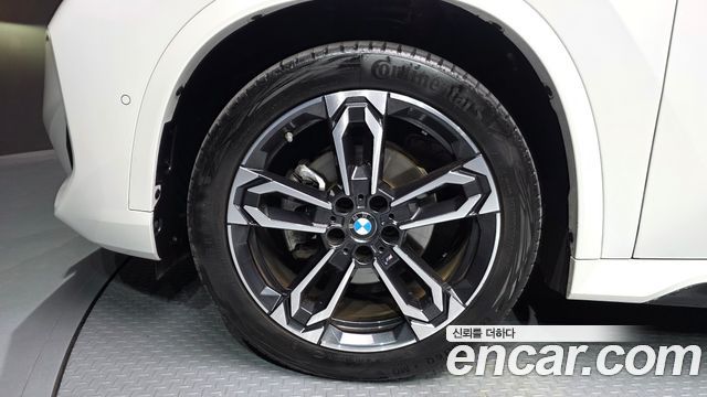 BMW X1 U11 xDrive 20i M Sport - фото 4