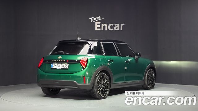 Mini Cooper S 4-го поколения 5 Door Favoured - фото 1