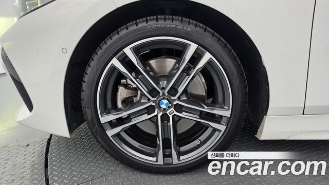 BMW 1 Series F40 120i M Sports - фото 4