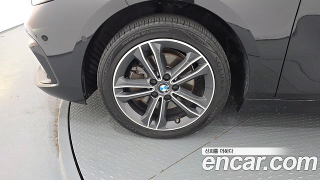 BMW 1 Series F40 118d Sport - фото 3