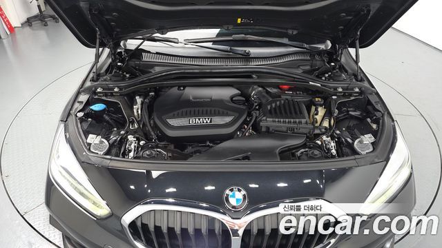 BMW 1 Series F40 118d Sport - фото 4