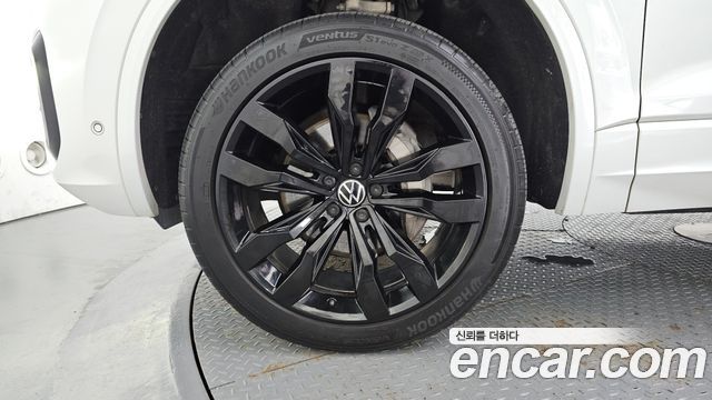 Volkswagen Touareg 3-го поколения 3.0 TDI R-Line - фото 4