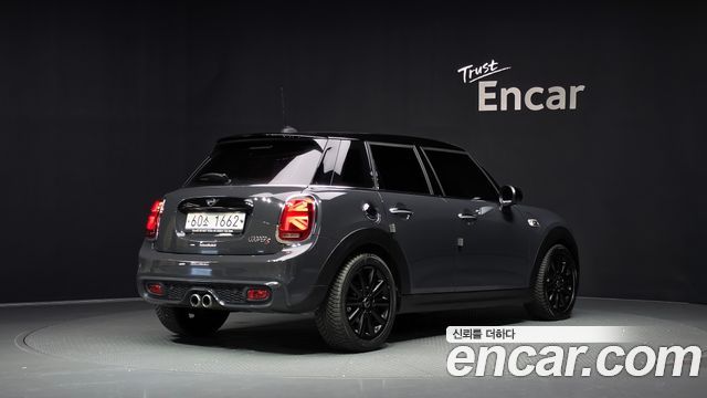 Mini Cooper S 5Door Standard 3rd - фото 1