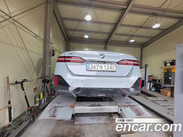 BMW 5 Series G60 530i xDrive M Sport - фото 2