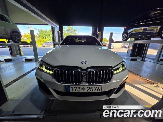 BMW 5 Series G30 520i M Sport - фото 0