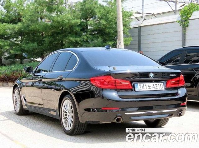 BMW 5 Series G30 520i Luxury - фото 2