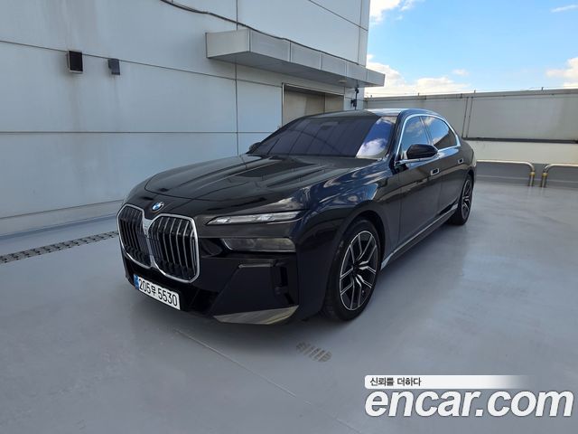BMW 7 Series G70 740d xDrive M Sport - фото 0