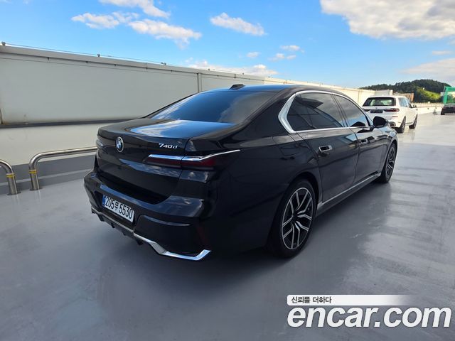 BMW 7 Series G70 740d xDrive M Sport - фото 1