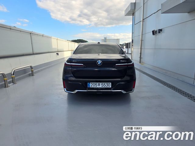 BMW 7 Series G70 740d xDrive M Sport - фото 3
