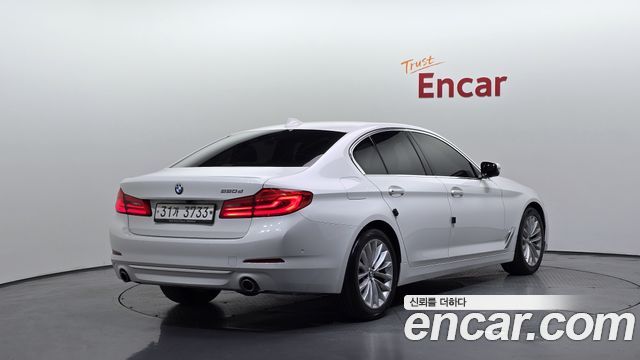 BMW 5 Series G30 520d Luxury Special Edition - фото 1