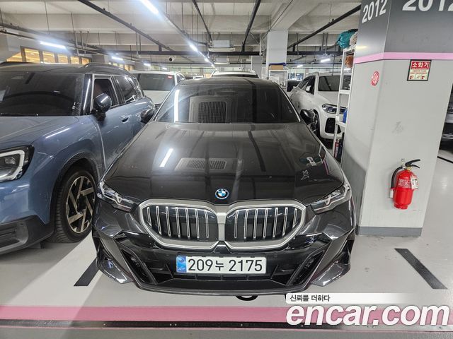 BMW 5 Series G60 530e M Sport - фото 0