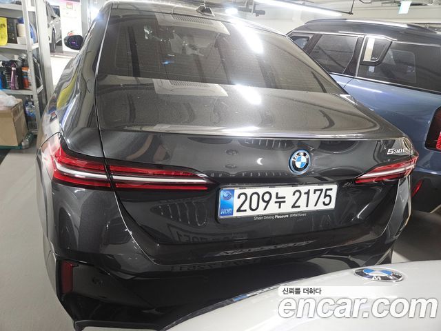 BMW 5 Series G60 530e M Sport - фото 1