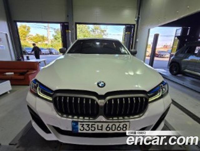 BMW 5 Series G30 M550i xDrive - фото 0