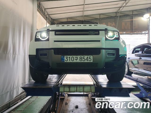 Land Rover Defender L663 110 P300 X-Dynamic SE - фото 0