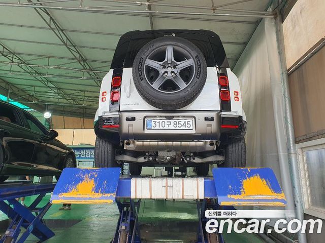 Land Rover Defender L663 110 P300 X-Dynamic SE - фото 1