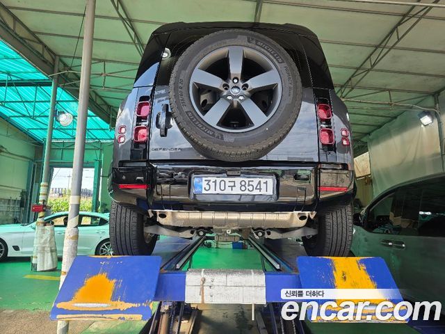 Land Rover Defender L663 110 P300 X-Dynamic SE - фото 1