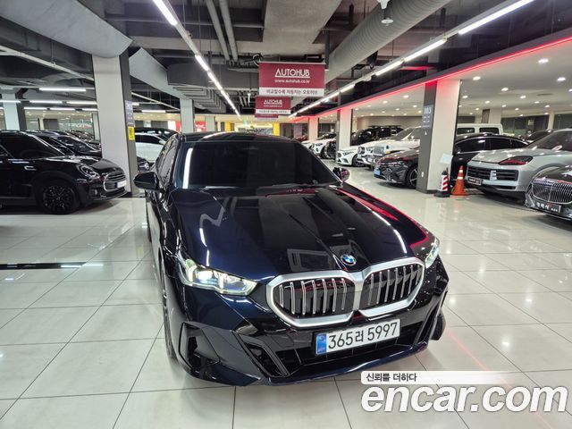 BMW 5 Series G60 520i M Sport - фото 0