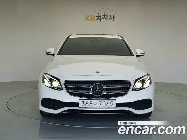 Mercedes-Benz E-Class W213 E220d Avantgarde - фото 1
