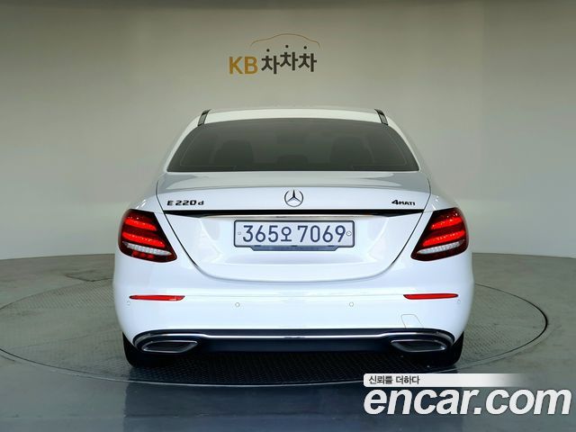 Mercedes-Benz E-Class W213 E220d Avantgarde - фото 2
