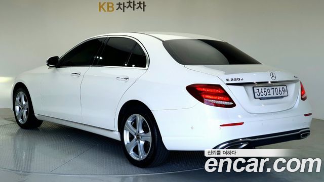 Mercedes-Benz E-Class W213 E220d Avantgarde - фото 4