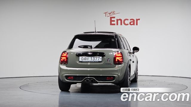 Mini Cooper 5Door Standard 3rd - фото 2