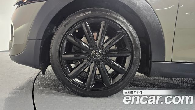 Mini Cooper 5Door Standard 3rd - фото 3