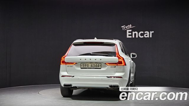 Volvo XC60 2-го поколения D5 Inscription - фото 3