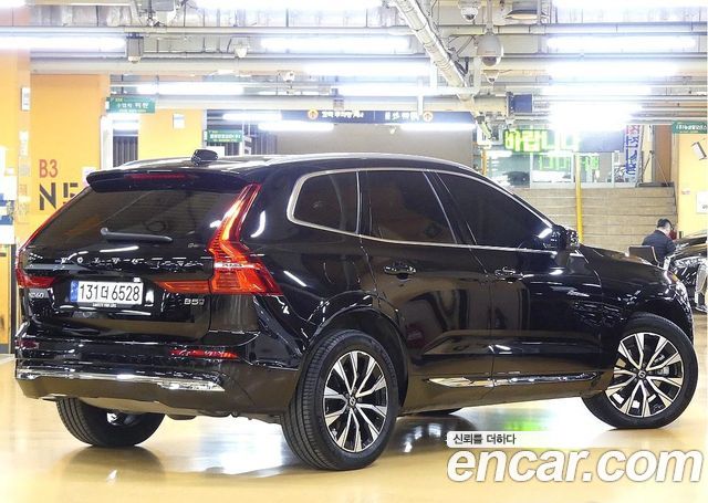 Volvo XC60 2-го поколения B5 Ultimate Bright - фото 1