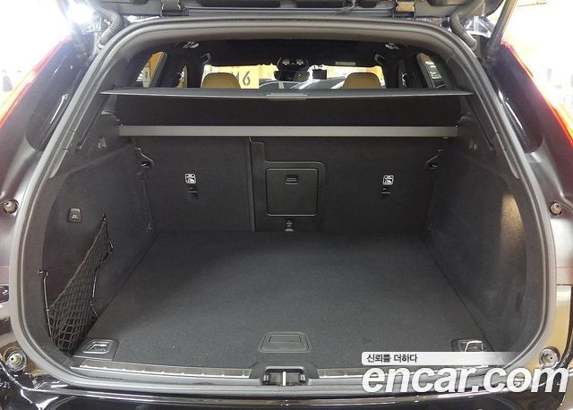 Volvo XC60 2-го поколения B5 Ultimate Bright - фото 3