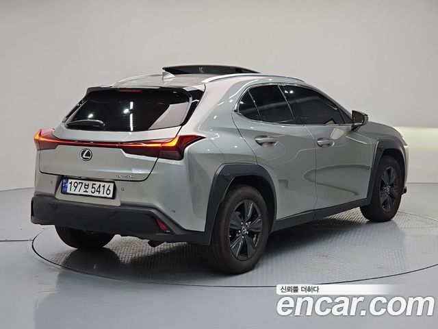Lexus UX 2.0 2WD - фото 1