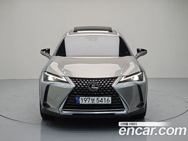 Lexus UX 2.0 2WD - фото 2